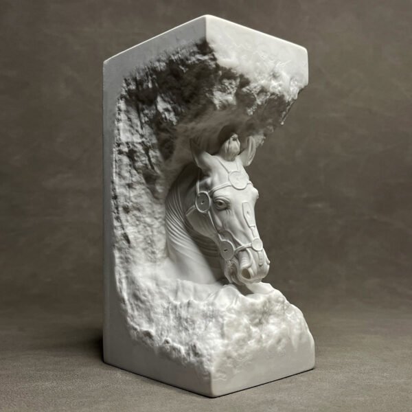 20b2c685-d712-4cd2-a19f-d3377257eeab.jpg Modern Minimalist Horse-head Sculpture For Home Decor