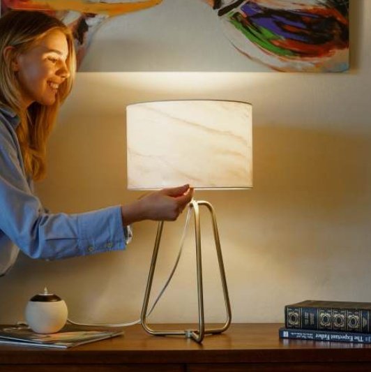 New Design Small Modern Stylish Desk Lamp